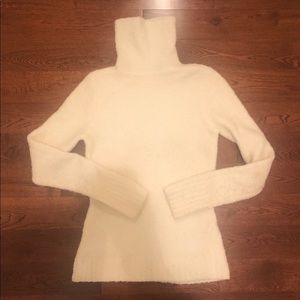 Moda international sweater